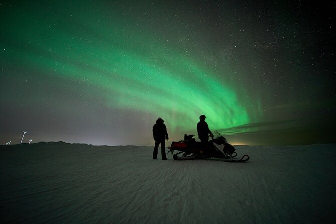 3 Hours Snowmobiling under Auroras and Night Sky - The 30 km snowmobile safari: what the night ride feels like