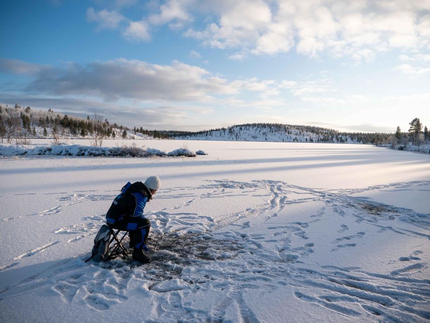 Arctic Fishing & Open Fire Cooking - Drilling with kairaaminen, pilkkiminen, and juomustus