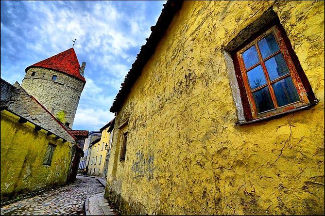 Day trip from Helsinki to Tallinn. Ferry included - Toompea Castle and Peapiiskopi Kirik: What You Get, What You Might Add