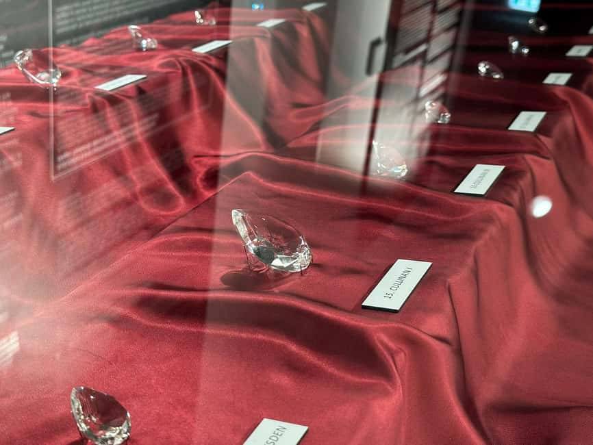 Entrance ticket to SnowExperience and Gemstone Exhibition - Key highlights to know before you go