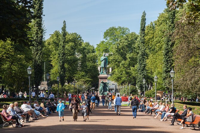 Epic Helsinki: English Speaking Walking Tour - Senate Square to the Presidential Palace, and why the flags matter