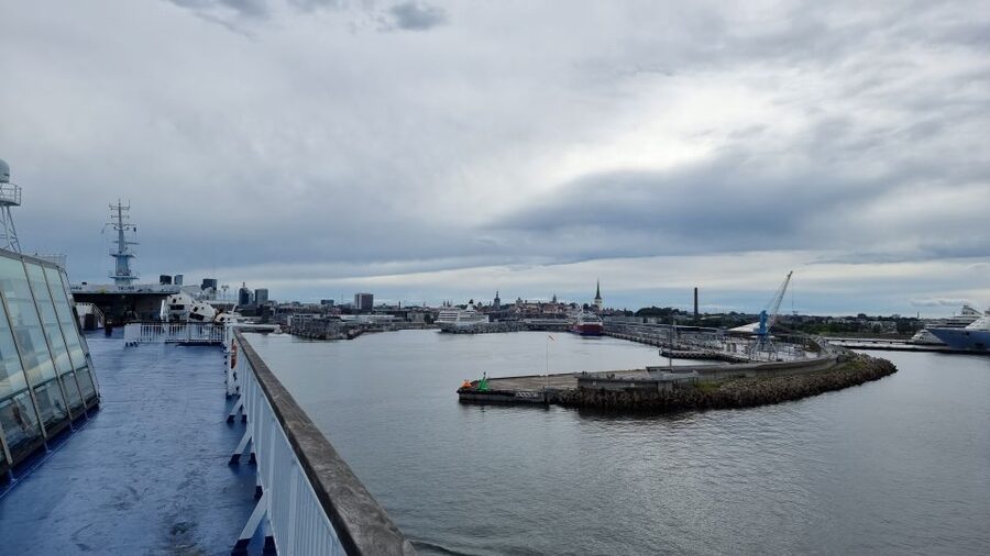 From Helsinki: Luxury Trip to Tallinn Ferry +VIP Car - Luxury pickup in Helsinki, then off to the port