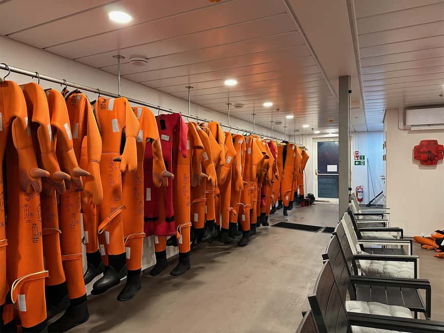 From Rovaniemi: Icebreaker Arktis Cruise with Ice Floating - Onboard comfort: when to warm up and when to look out