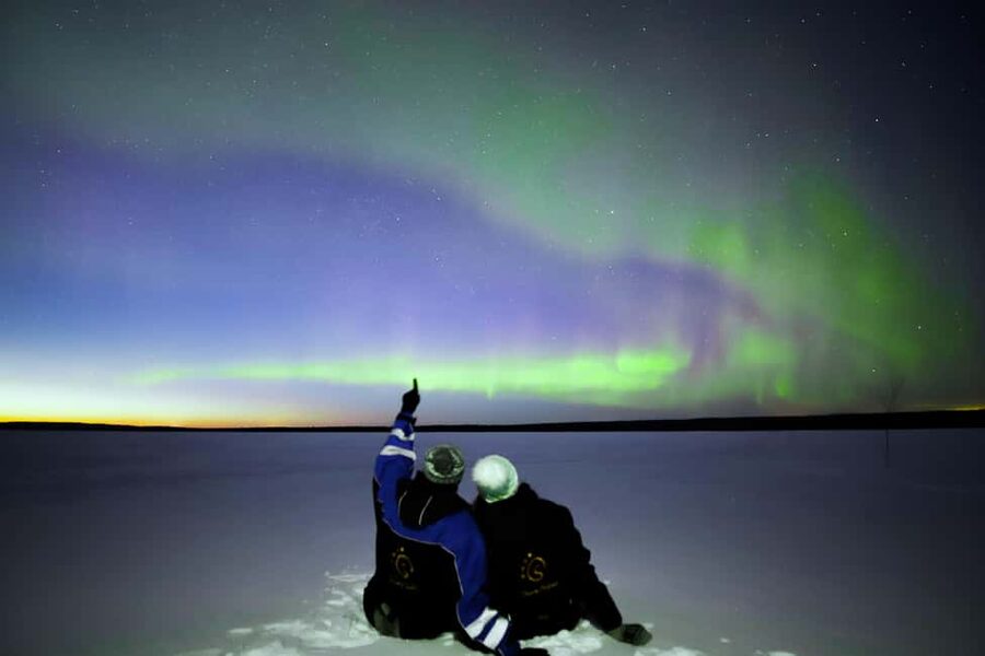 From Rovaniemi: Lakeside Aurora’s Paparazzi Photography - The lakeside waiting game: why this tour chooses a wide sky view