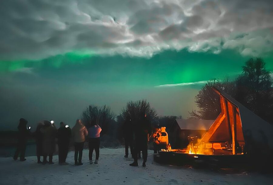 From Rovaniemi: Lapland Aurora Hunt with Barbeque - Stop One: Lake Sky Checking and Quick Photo Moments