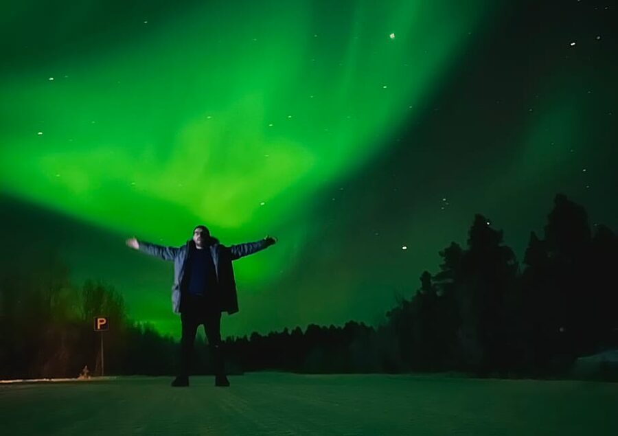 From Rovaniemi: Lapland Aurora Hunt with Barbeque - Guides, Photography Help, and How to Set Your Phone Up