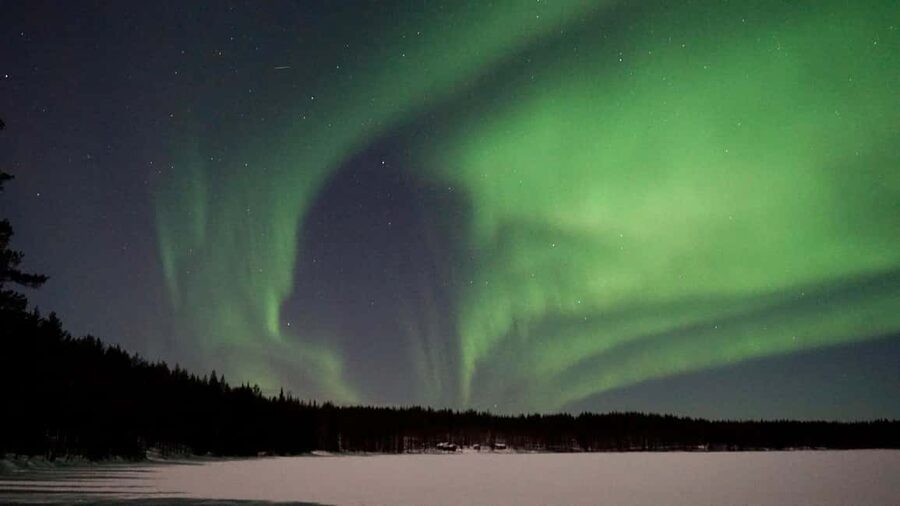 From Rovaniemi: Northern Lights Photo Tour with Pickup - The aurora viewing plan: get away from Rovaniemi lights
