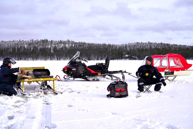 Full Day Activity with Snowmobiles in Rovaniemi - Lunch in an atmospheric cottage, with warmth when you need it