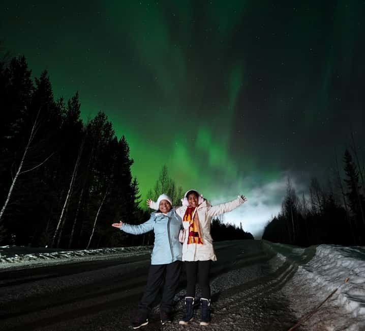 Guarantee Northern Lights Hunt by Minibus With Local Guide - How the Guide Turns Waiting Time Into a Better Aurora Experience