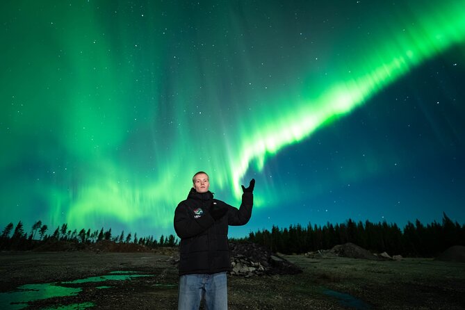 Guaranteed Northern Lights Group Tour with Photos - Snacks, hot drinks, and guide support that keeps you calm