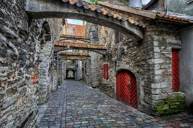 Guided Tallinn Day Tour from Helsinki / Include hotel transfers - Old Town walking stops you’ll actually remember
