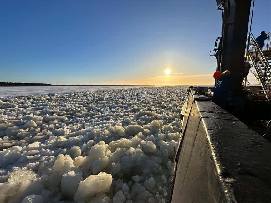 Haparanda/Tornio: Icebreaker Arktis Cruise with Ice Floating - The main event, ice floating in a thermal survival suit