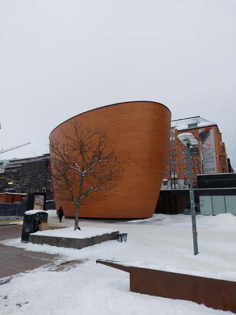 Helsinki: A Finntastic Walking Tour with a Local Guide - Esplanadi: the human-scale street where you can ask questions