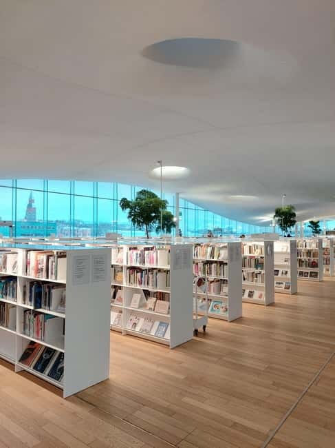 Helsinki: A Finntastic Walking Tour with a Local Guide - University of Helsinki: a quick stop that explains the Finnish priorities