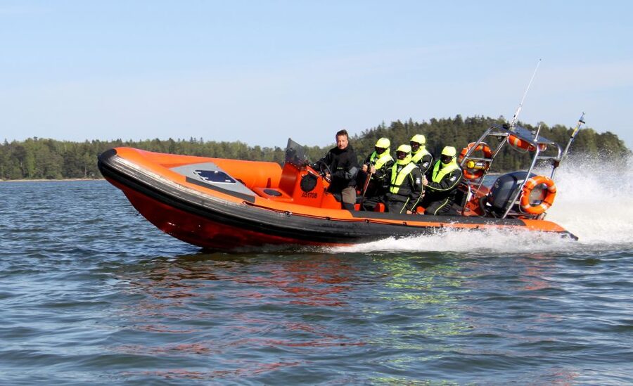 Helsinki: Archipelago RIB Boat Tour with BBQ Lunch and Sauna - The meet-up at Café Marina Bay, then full equipment before you go