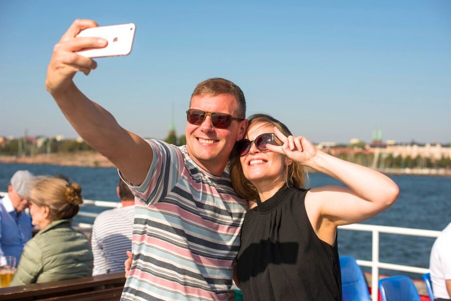 Helsinki Archipelago: Sightseeing Boat Tour - The audio guide experience, loudspeaker plus app in many languages