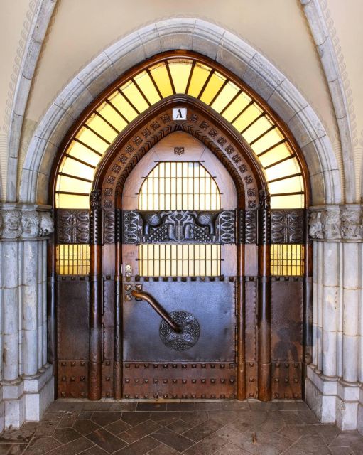 Helsinki: Architecture Walking Tour with Expert - The National Library and Central Railway Station: grand public spaces