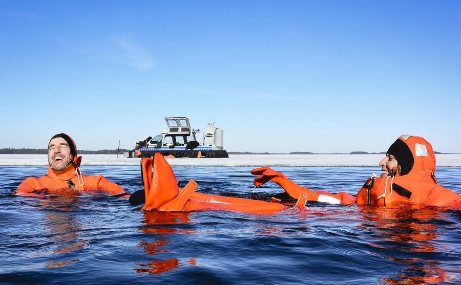 Helsinki: Arctic Ice Experience with Lunch - Entering The Frozen Archipelago From Gumbostrand