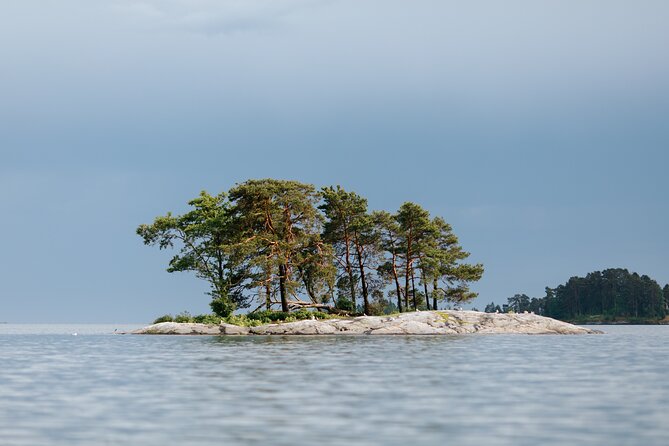 Helsinki by Kayak - Snack Break on a Recreational Island (Yes, It’s Part of the Fun)
