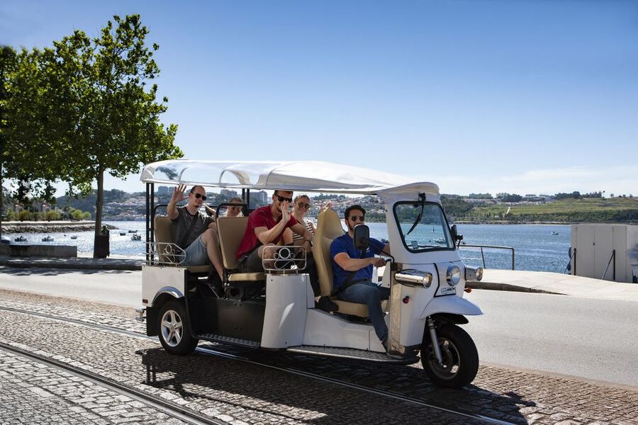 Helsinki City: 2.5-Hour City Tour with Electric TukTuk - Why a silent electric TukTuk feels right in Helsinki