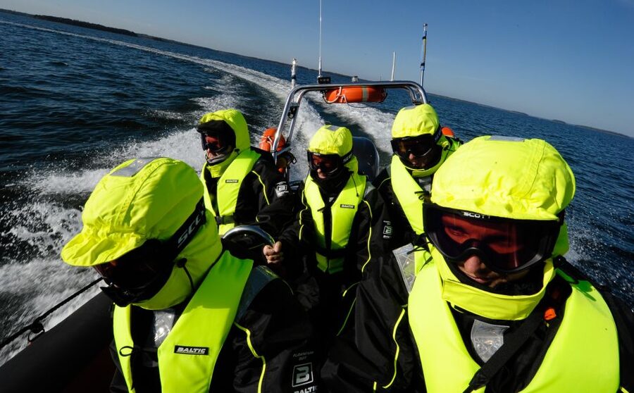 Helsinki: City and Outer Islands Guided RIB Boat Tour - Kaivopuisto to Löyly, When Summer Life Shows Up in Real Time