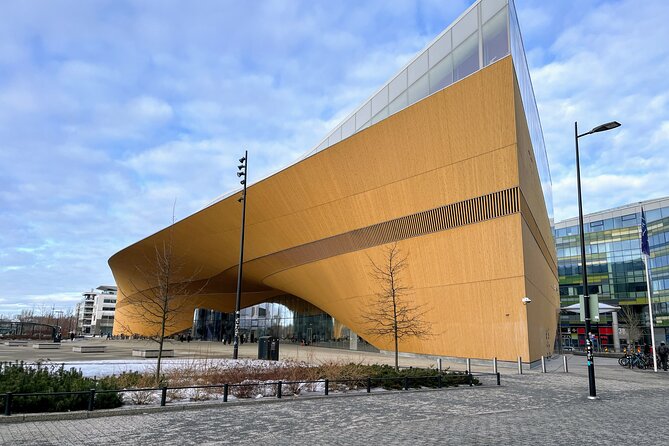 Helsinki Essentials Walking Tour: Sights, History and Culture - Kauppatori market square break, where Finnish ingredients take center stage