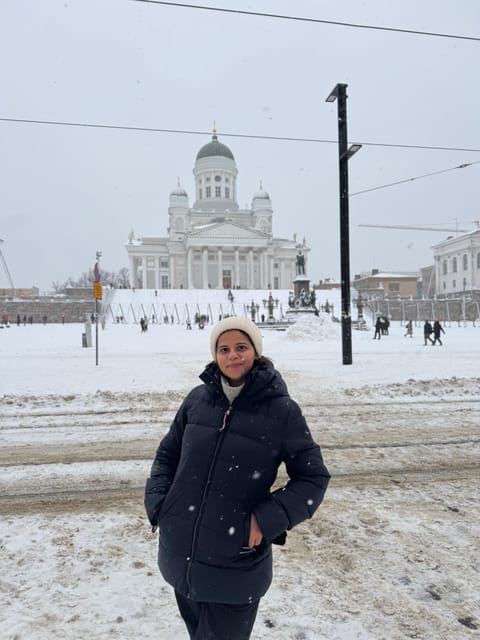 Helsinki: Guided Walking Tour with Local Guide - Market Square snack stops and the local rhythm