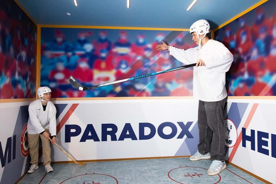Helsinki: Paradox Museum Entry Ticket - Paradox Sofa: when a simple scene becomes a puzzle