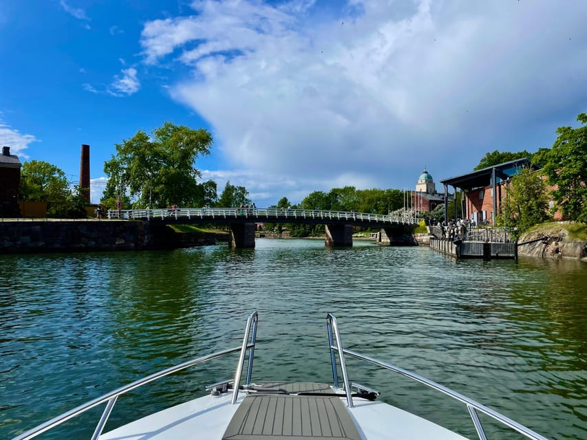 Helsinki: Private Boat Tour - Meeting Point Without Stress: Presidents Palace and the White Motorboat AMT