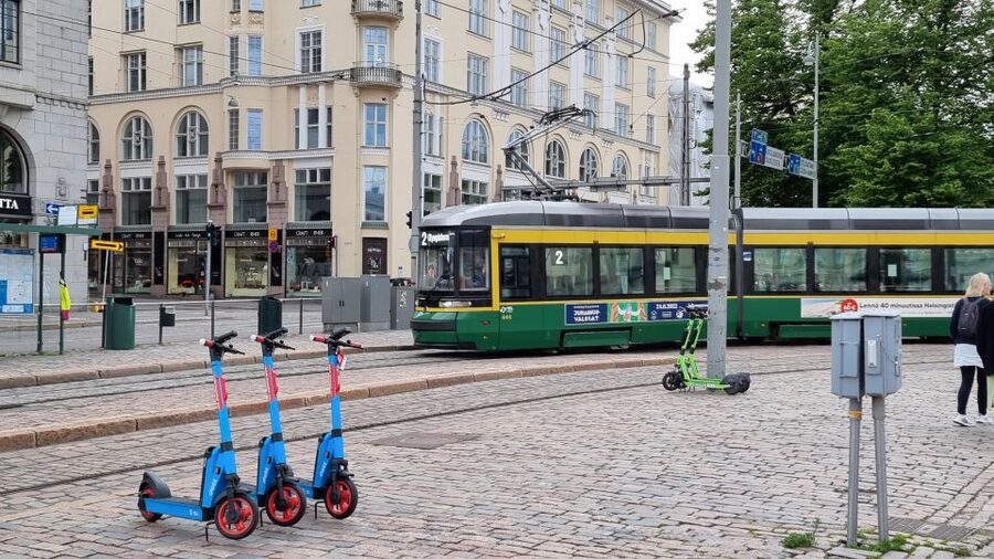 Helsinki: Private City Highlights Tour by VIP car - Esplanade Park to Market Square: the easiest way to feel the city center