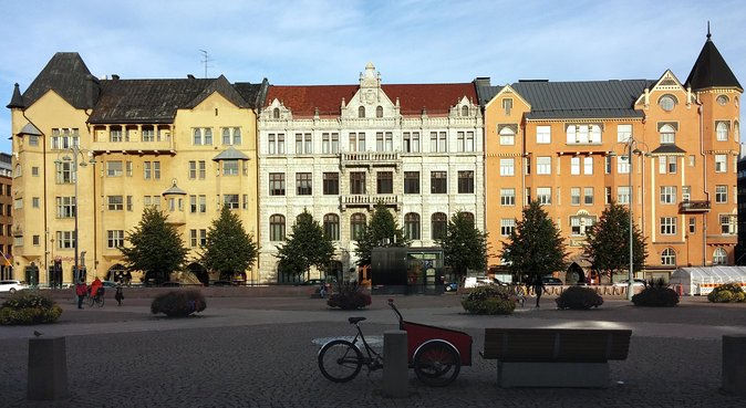 Helsinki Private Walking Tour with a Local - English on the ground: how to make it work