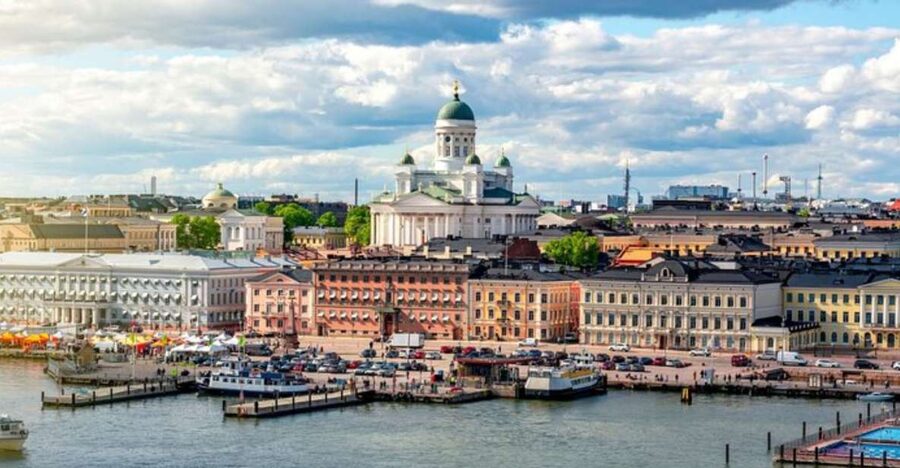 Helsinki: Private Walking Tour with a Local Guide - A private local guide is the fastest way to read Helsinki