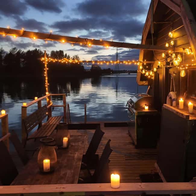 Helsinki: Rustic Traditional Floating Sauna Experience - What to pack for a 2.5-hour sauna session in winter