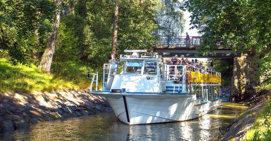 Helsinki: Sightseeing Canal Cruise with Audio Commentary - The route, stop by stop: what you see and why it matters