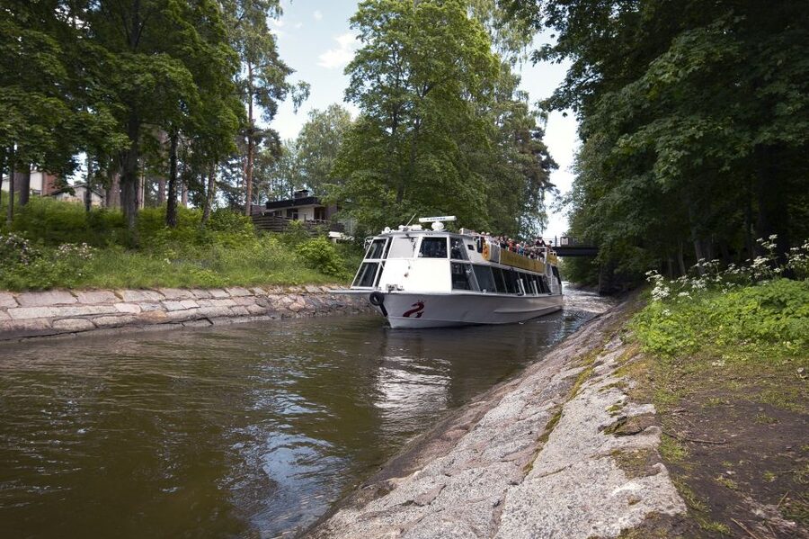 Helsinki: Sightseeing Canal Cruise with Audio Commentary - Weather reality: blankets, wind, and what to wear