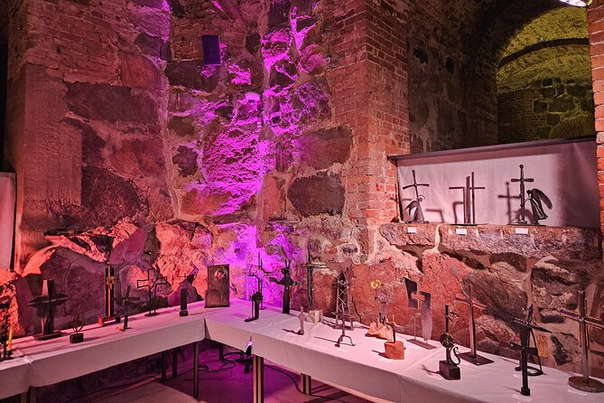 Helsinki & Suomenlinna: City Highlights Tour with Ferry Ride - Suomenlinna Sea Fortress: ferry ride plus a real guided visit