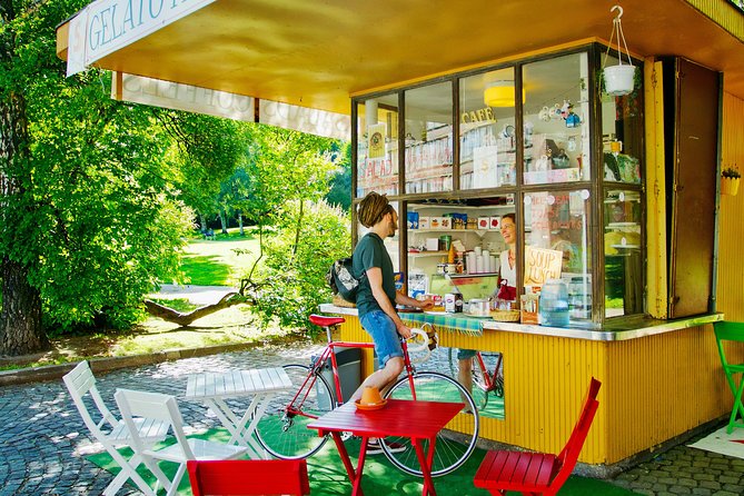 Helsinki tram tour with a city planner - Huvilakatu and the Design District vibe you only get on foot