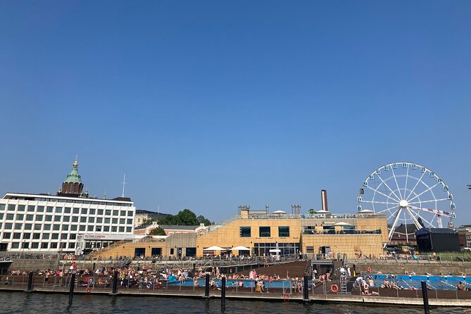 Helsinki Walking Tour - Small Group - Saatytalo: politics in a neo-Renaissance wrapper