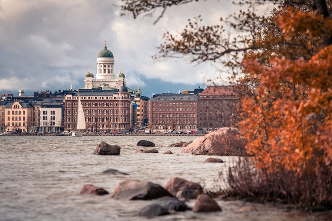 Helsinki walking tour with a city planner - Meeting at Aleksanterinkatu and finishing near Asema-aukio