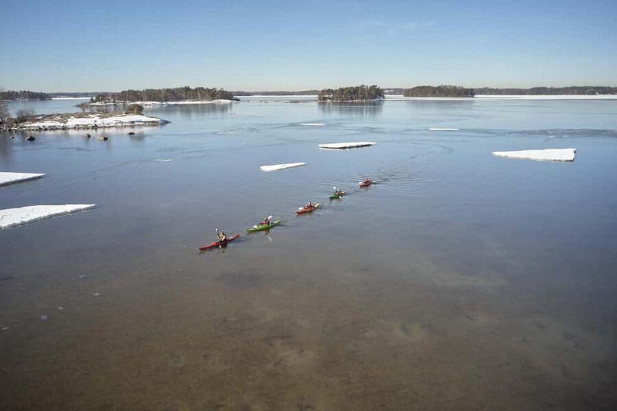 Helsinki: Winter Kayaking in Eastern Helsinki Archipelago - How the guide shapes the experience (and why reviews liked that)