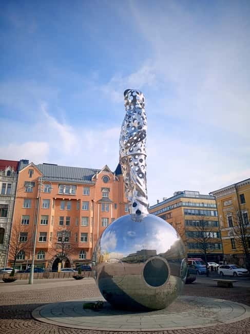 Hidden gems: The south Helsinki walk - Kasarmitori and the winter war statue, your easy starting point