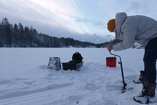 Ice fishing experience with Backpacker Helsinki Tour - Meeting at Museokatu 8 and staying in your comfort zone