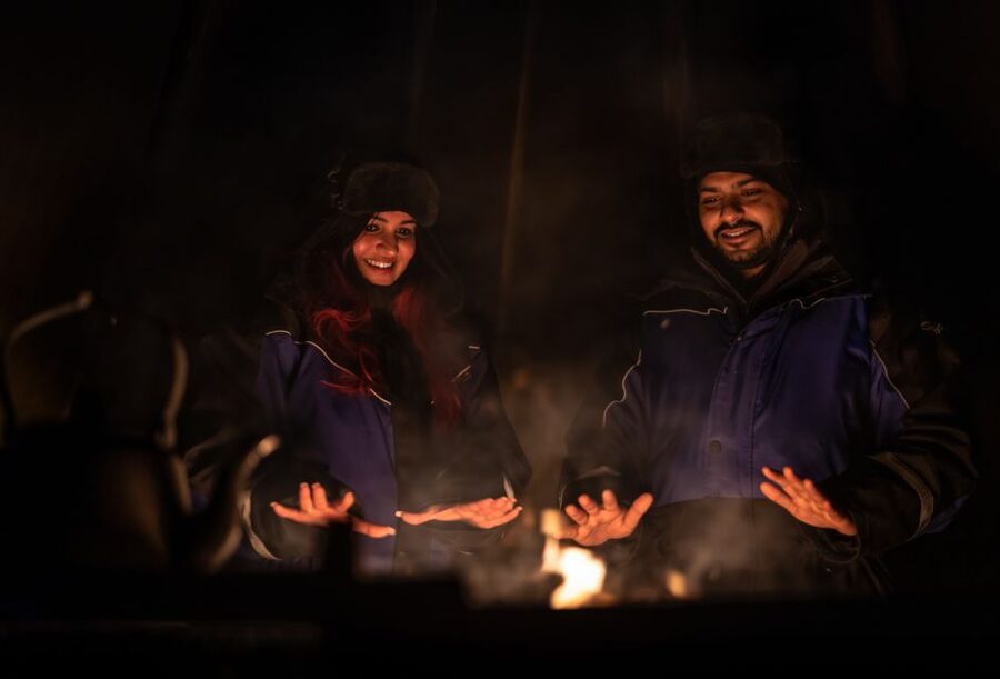 Ivalo: Lake Inari Northern Lights Tour w/ Reindeer & Dinner - Lake Inari break: where the photos and aurora hopes happen