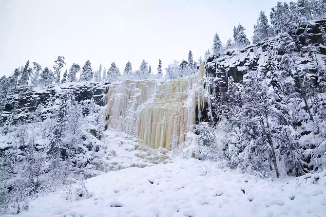 Korouoma Canyon Frozen Waterfalls - Campfire snack and Finnish fire skills: the warmth payoff