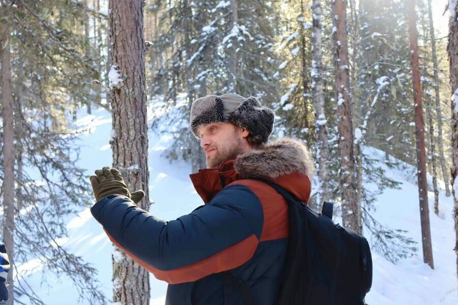 Korouoma Canyon Frozen Waterfalls Hike & Private Teepee BBQ - Wildlife spotting in the snow, plus how to read the signs