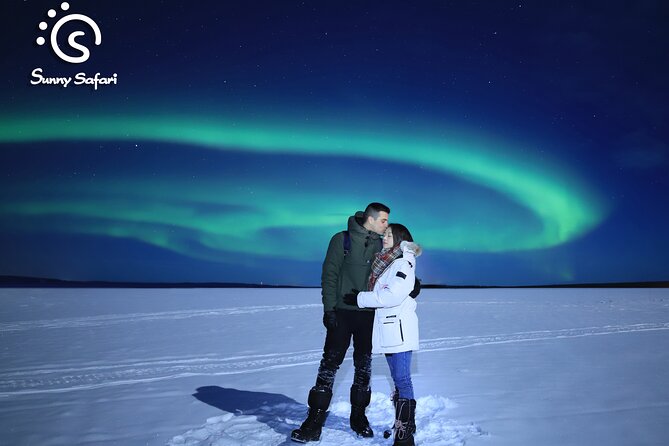 Lakeside Aurora’s Paparazzi Photography - Aurora Borealis, But With Real Photo Support