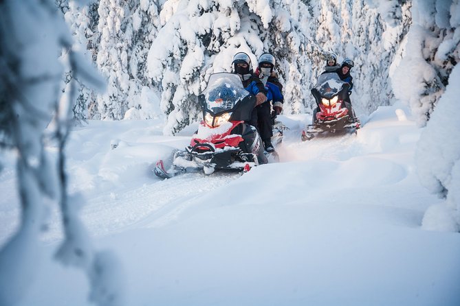Lappish Lunch Break -Snowmobiling, ice fishing and tasty food - What the 5-hour format feels like in real life