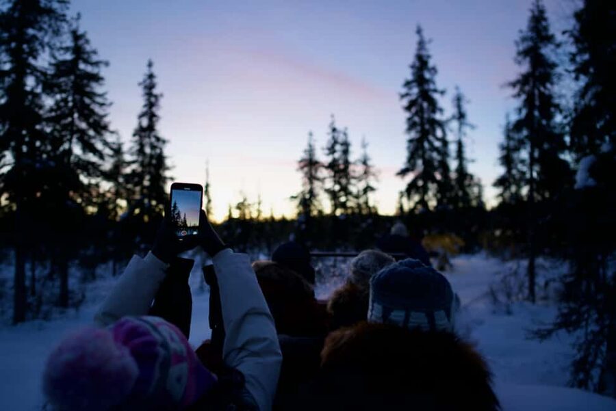 Levi: 5km Self-Driven Husky Ride, Hot drinks & doughnuts - The kota warm-up: hot drinks, shelter from the cold, and Sámi cultural stories