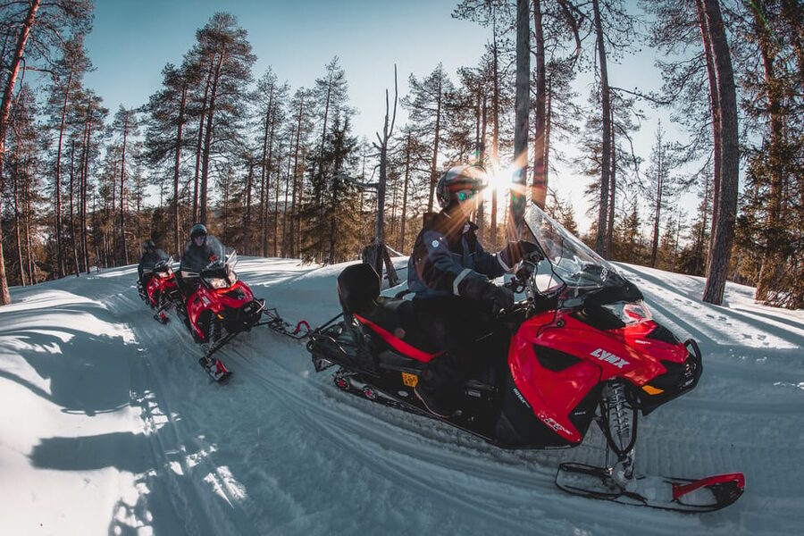 Levi: Easy Snowmobile Safari into the Nature - Guides and group vibe: what makes it feel smooth