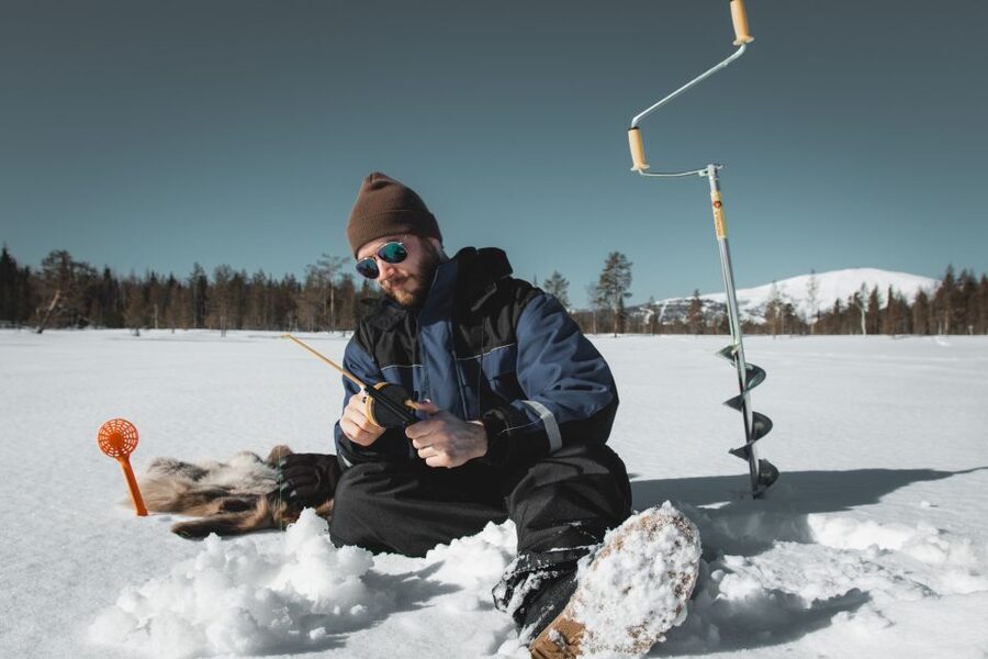 Levi: Finnish Ice Fishing Tour by Car - From Levi Office to the Frozen River: how the day really starts